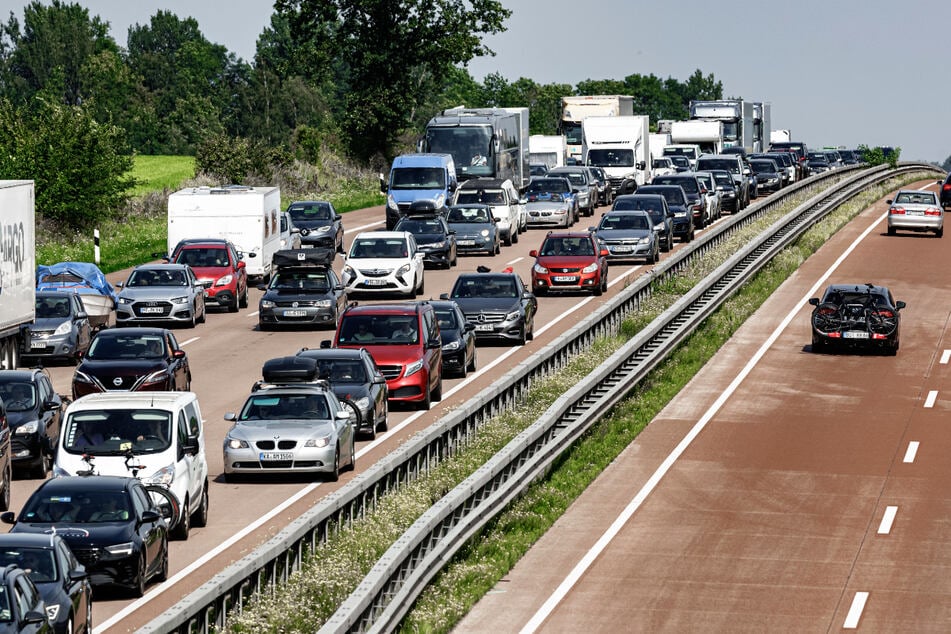 Unfall A1: A1 nach Unfall in Richtung Bremen gesperrt