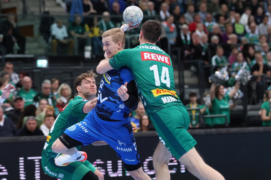 Leipzigs Abwehrchef Marko Mamic (r.) hatte am Sonntag alle Hände voll zu tun.