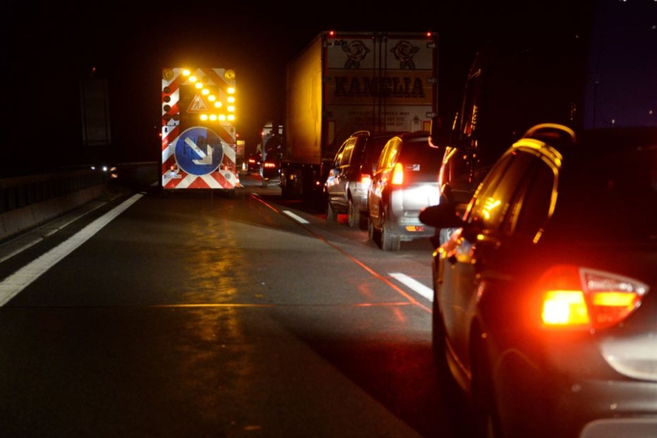 Die A9 musste für etwa eine Stunde gesperrt werden. (Symbolbild)