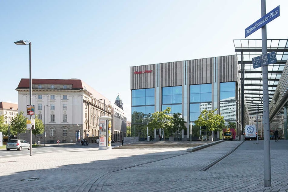 Auf dem Dippoldiswalder Platz vor der Centrum Galerie ging es am Dienstagabend rund.