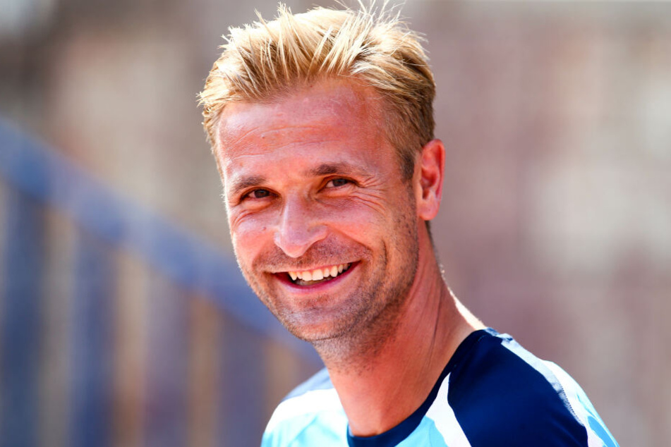 Chefcoach David Bergner begrüßte 18 Feldspieler und zwei Torhüter zum Trainingsauftakt im Sportforum.