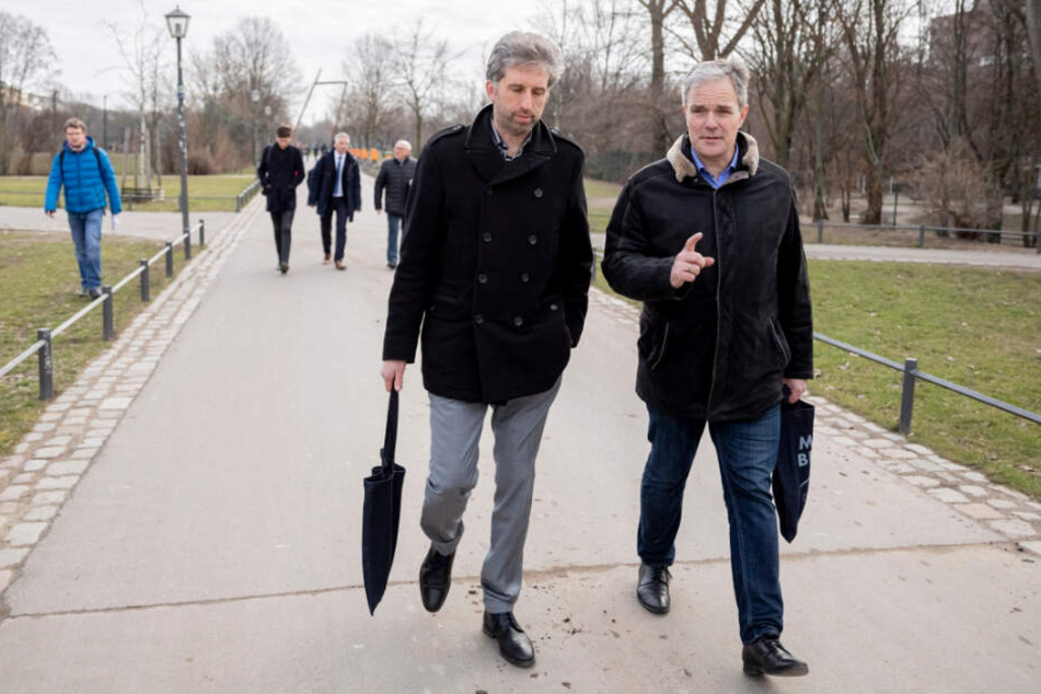 Von Drogendealern nichts zu sehen: Palmer und Dregger während ihres Parkrundgangs.