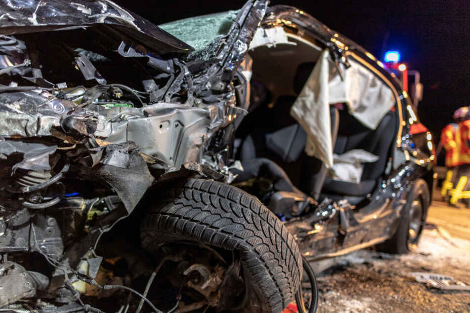 Das völlig zerstörte Wrack des Autos.