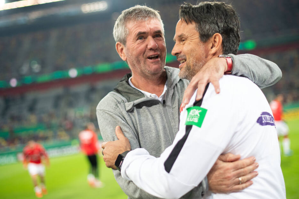 Trainerkollegen, die sich schätzen: Friedhelm Funkel (l.) und Dirk Schuster.