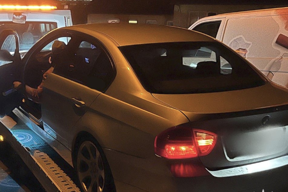 Die Polizei beschlagnahmte den BMW des jungen Fahrers.