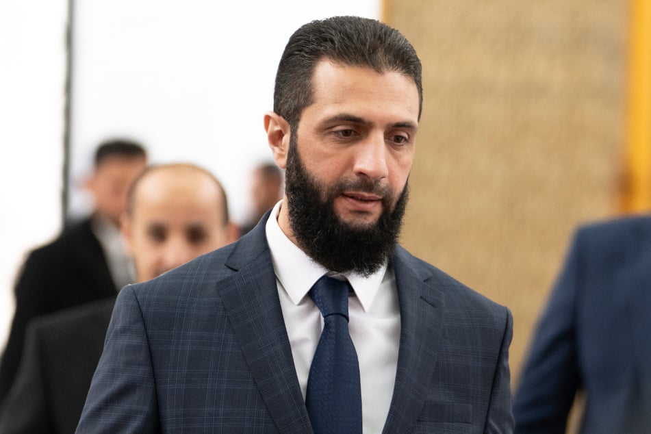 Der syrische Übergangspräsident Ahmed al-Scharaa (43) hat seinen für Montag und Dienstag geplanten Deutschlandbesuch verschoben.