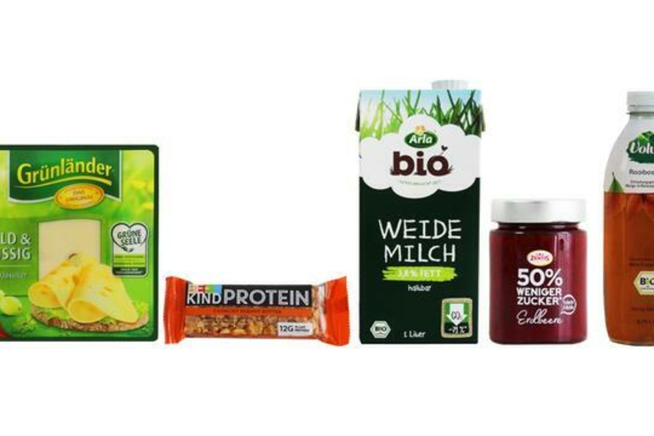 Die nominierten des eher wenig begehrten "Goldener Windbeutel"-Preises: "Grünländer Käse" von Hochland, "Be-Kind Proteinriegel" von Mars, Bio-"Weidemilch" von Arla, Fruchtaufstrich "50% weniger Zucker" von Zentis und der "Volvic Bio Rooibos Tee" von Danone Waters.