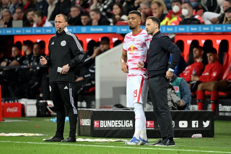 Benjamin Henrichs (25) hat sich während der Bundesliga-Hinrunde mit ernsthaften Wechselgedanken getragen, doch die Verpflichtung von Coach Domenico Tedesco (36) kam ihm zugute – jetzt spielt er eine wichtige Rolle im Team.