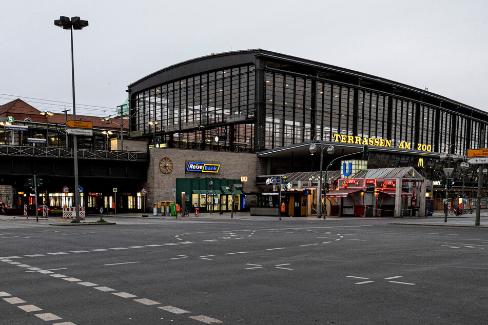 Im Bahnhof Zoologischer Garten wurde plötzlich demonstriert.