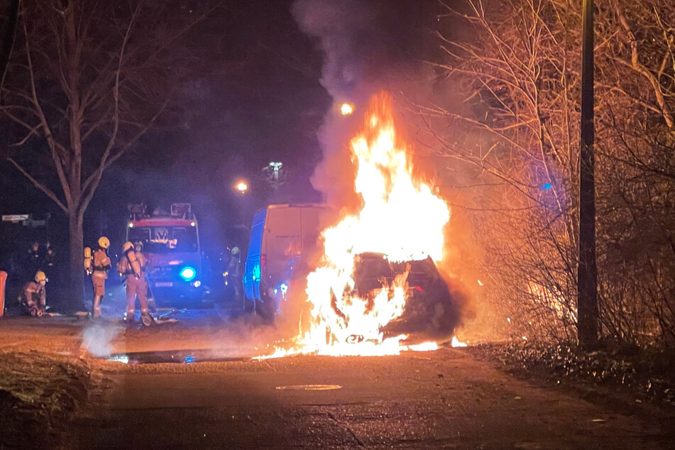 In Berlin brannten in der Nacht zu Donnerstag, wie hier in Prenzlauer Berg, gleich mehrere Autos.