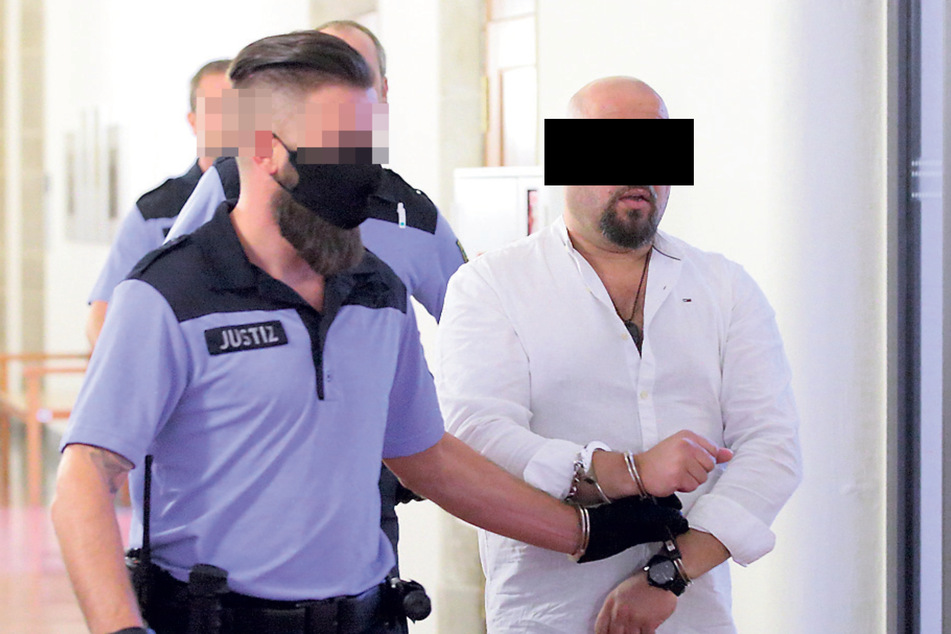 Stalker Josef A. (41), hier bei seinem eigenen Prozess im September 2020, bekam interne Infos von der Polizei.