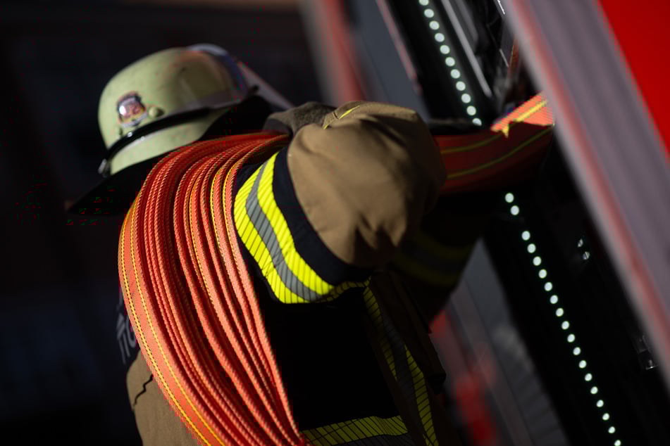 Die Feuerwehr rückte nach Arnstein aus, dort brannte ein Doppelhaus. (Symbolfoto)