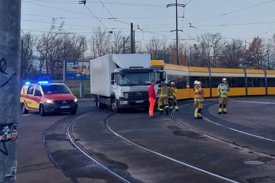 Am Mittwochmorgen krachte eine Straßenbahn auf der Wiener Straße in einen LKW.