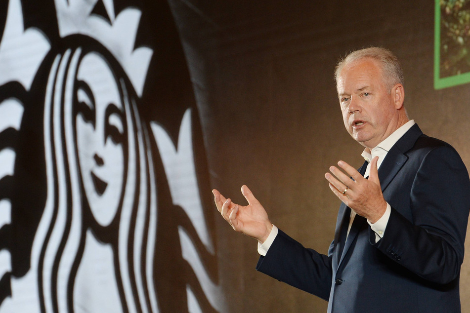 Starbucks CEO Kevin Johnson retires amid ongoing unionization wave
