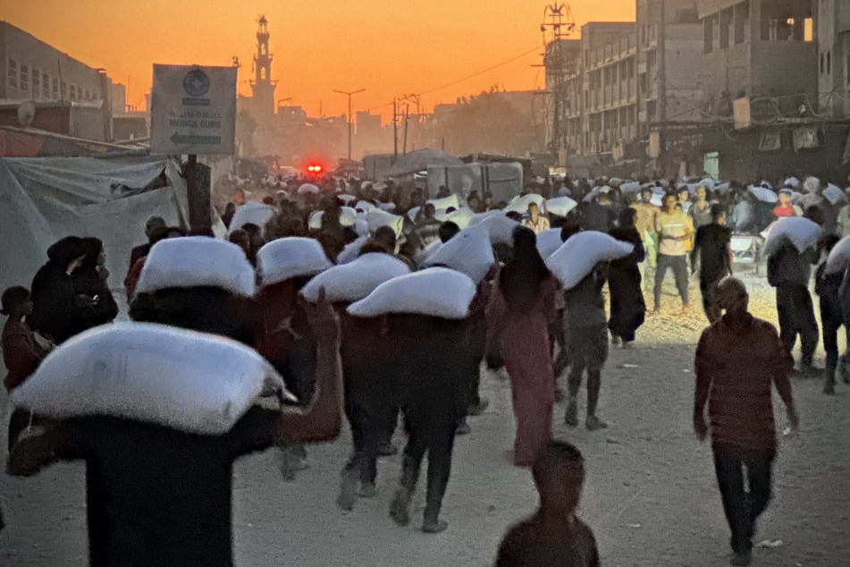 Mehr als 100 Hilfsorganisationen forderten in einer Erklärung sofortige Verhandlungen über eine Waffenruhe, um eine "Massenhungersnot" im Gazastreifen zu verhindern.