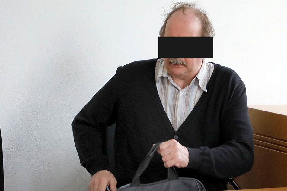 Olaf Thomas O. (58) ist seit 2009 blind. Sein "Engagement" als Reichsbürger betreibt er vor allem im Internet sehr aktiv.