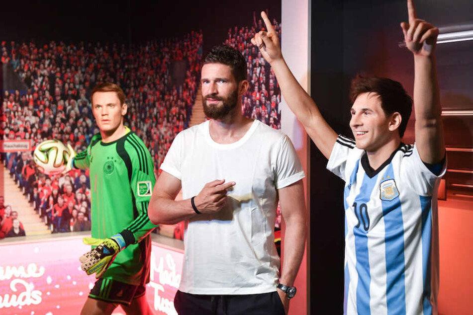 Ex-Herthaner Arne Friedrich (39) zwischen zwei der weltbesten Spieler: Manuel Neuer (32) und Lionel Messi (30).