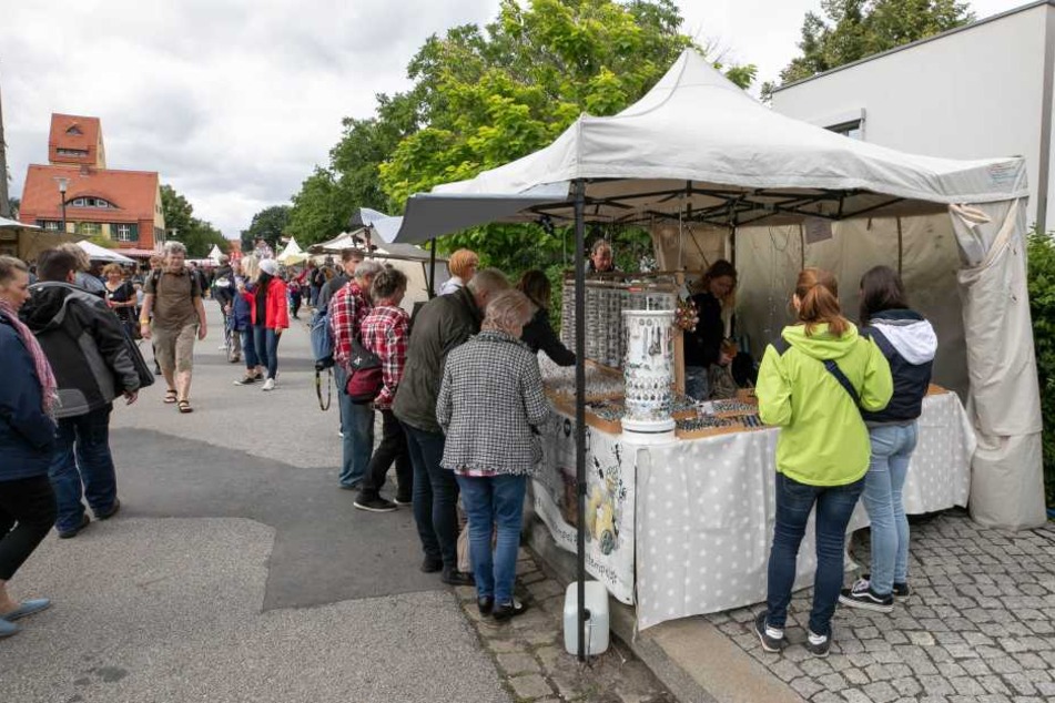 Am Stand der Weimarer Schmuckdesignerin Christiane F. (36) ließen die Einbrecher 2000 handgefertigte Schmuckstücke mitgehen.
