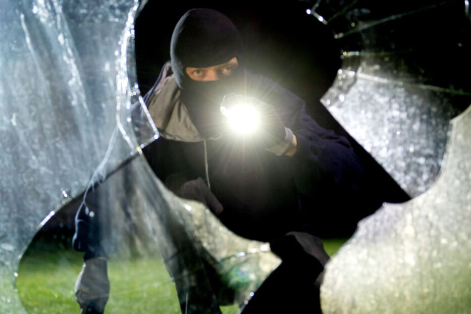 Die Räuber gingen äußerst brutal vor (Symbolfoto).
