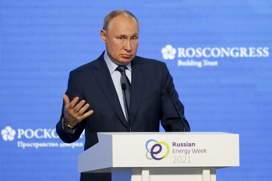Russlands Präsident Wladimir Putin (69) versucht die hohen Corona-Zahlen mit arbeitsfreien Tagen in den Griff zu bekommen.