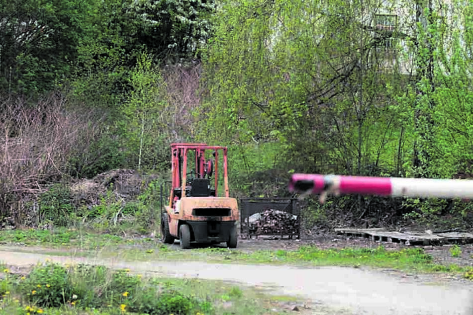 Der Täter entwendete den Gabelstapler in der Dobenaustraße, brach dazu eine Schranke auf.