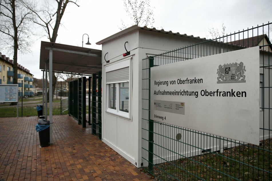 In der Anker-Einrichtung in Oberfranken möchte sich der Innenminister persönlich von der Situation der Evakuierten überzeugen.