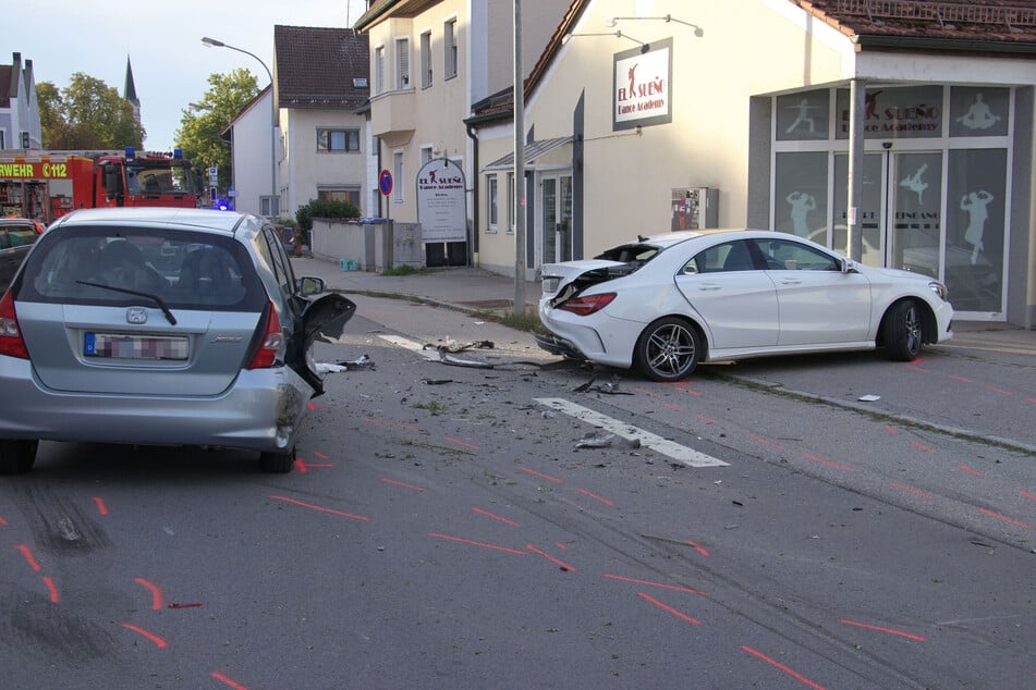Insgesamt drei Autos waren in den Unfall verwickelt.