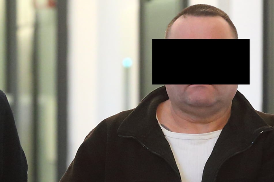 Baumaschinen direkt vom Hof geklaut: "Auto-Doc" der Bagger-Bande packt aus