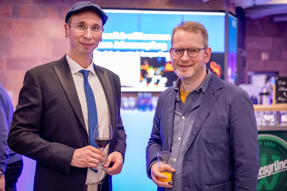 Einer der sechs Ehrentaler ging an Historiker Norbert Engst (41, l.). Hier mit "Heckert"-Stadtteilmanager Thomas Rosner (41).