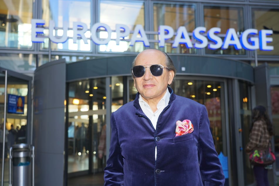 Architekt Hadi Teherani (72) vor der von ihm entworfenen Europa Passage.