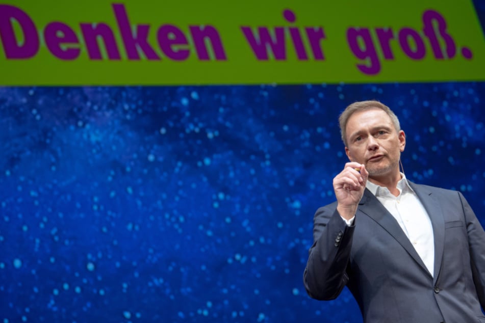 Christian Lindner, Parteivorsitzender der FDP, spricht während des Dreikönigstreffens der FDP im Stuttgarter Opernhaus.