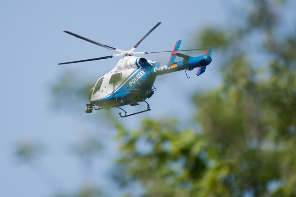 Ein Polizeihubschrauber kam zum Einsatz, um aus der Luft nach dem Elfjährigen zu suchen. (Symbolbild)