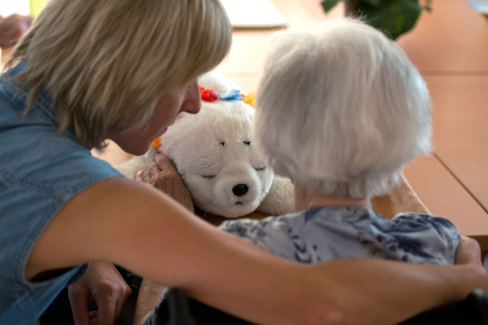 Die Zahl der Menschen mit Demenz in Deutschland wird bis 2050 erheblich steigen. (Symbolbild)