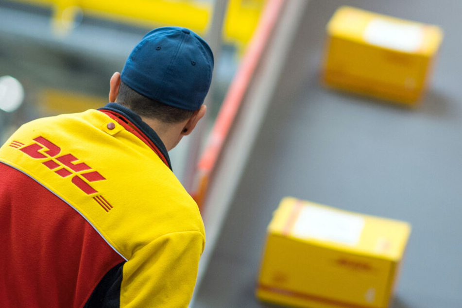 Ein DHL-Logistikmitarbeiter.