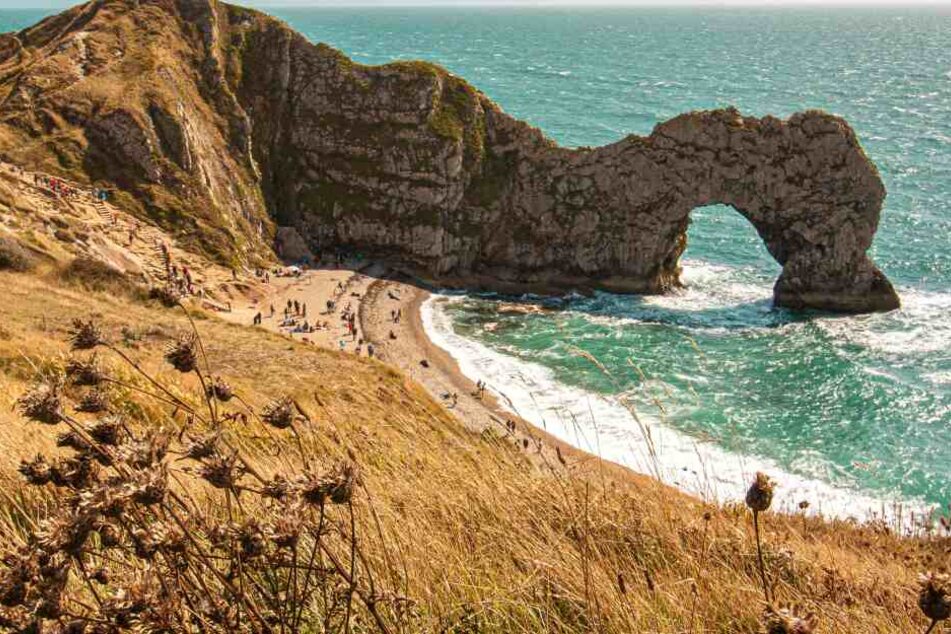 Die als Durdle Door bekannte Felsbrücke in der Grafschaft Dorset.