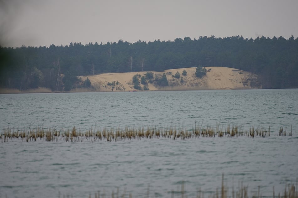 Projekt Scheibe-See: Auf dem Wassergipfel unterzeichneten Vertreter der Anrainer-Kommunen, der LMBV und der Staatsregierung am Mittwoch eine Absichtserklärung zur wassertouristischen Entwicklung der gefluteten Kohlegrube bei Hoyerswerda.