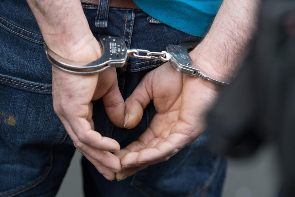 Der mutmaßliche Täter konnte von der Polizei festgenommen werden. (Symbolbild)