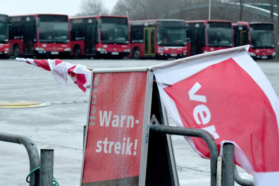 Busfahrer im Norden streiken für höhere Löhne. (Archivbild)