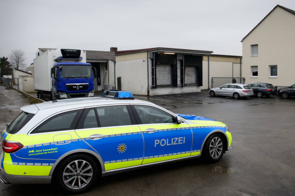 Der Schlachthof wurde am Donnerstag durchsucht. Ermittler sicherten umfangreiches Beweismaterial.