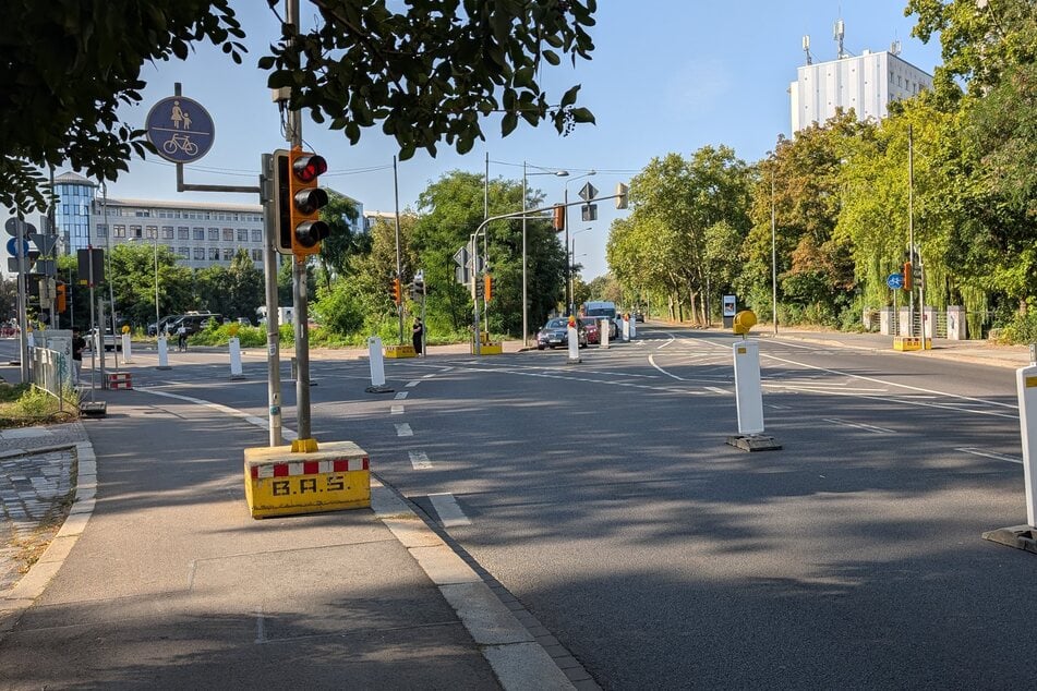 Der Radfahrer wollte auf die Hauptstraße abbiegen, missachtete dabei aber die Vorfahrt einer Autofahrerin.