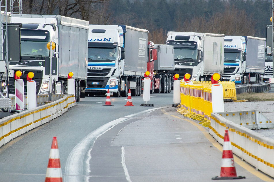 Vier Tage mit Lkw-Blockabfertigung nächste Woche! Staus befürchtet
