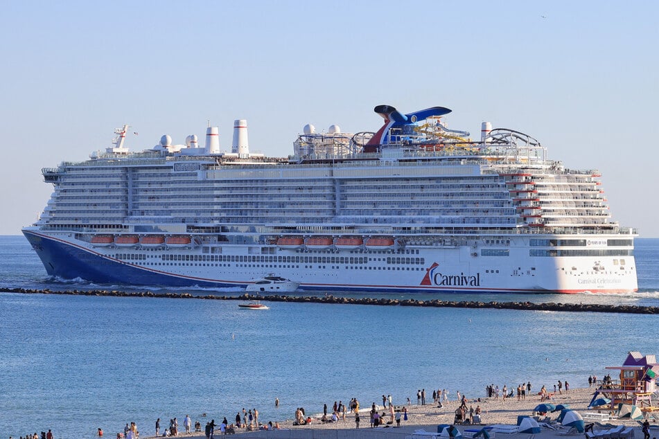 Eine Frau (†35) stürzte von einem Balkon eines "Carnival"-Kreuzfahrtschiffs und erlag ihren Verletzungen. (Symbolfoto)