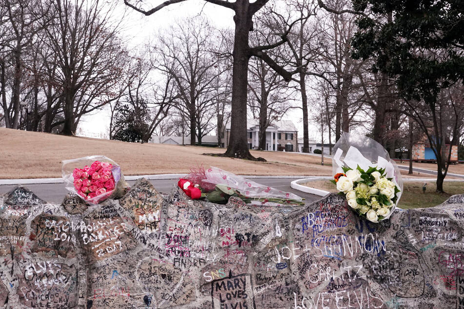 Tributes left at Graceland, Lisa Marie Presley's iconic home that will pass on to her children.