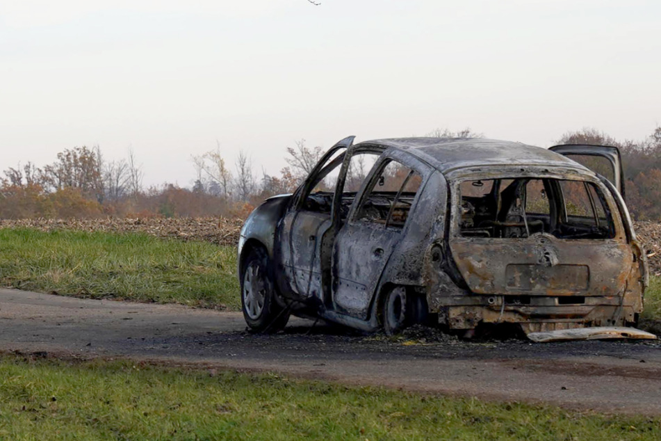 Mann soll Ehefrau bei lebendigem Leib in Auto verbrannt haben