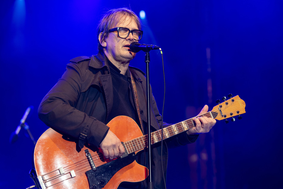 Die Band um Frontman Sven Regener (61) spielt oft melancholischen Walzer-Pop.