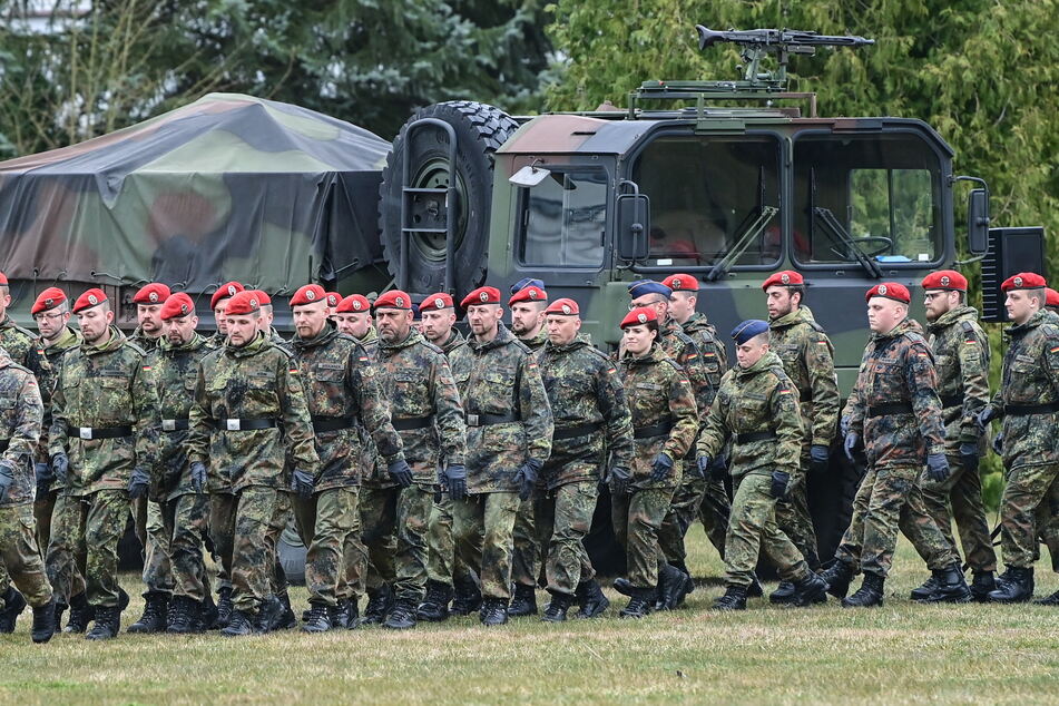 800 Soldaten sollen zunächst am neuen Bundeswehrstandort Bernsdorf-Straßgräbchen (Kreis Bautzen) stationiert werden.