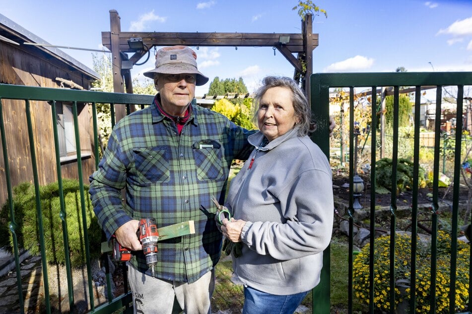 Das Ehepaar Georg (79) und Ingeborg (77) bewirtschaftet über 500 Quadratmeter Garten in der Hellersiedlung. Bei der Erhöhung gehen ihre Ansichten auseinander.
