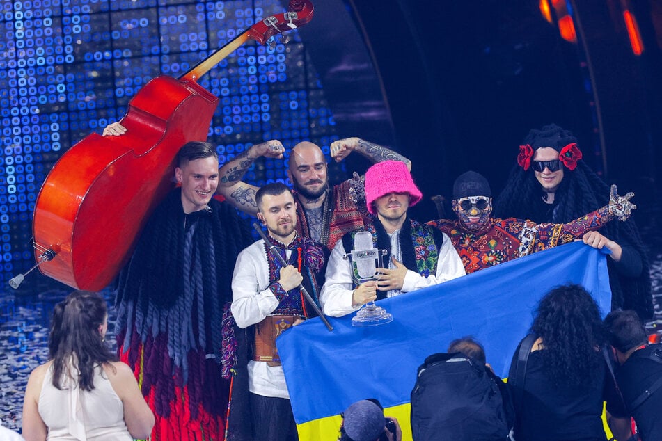 Das Kalush Orchestra aus der Ukraine jubelt über den Gewinn des Eurovision Song Contest (ESC).