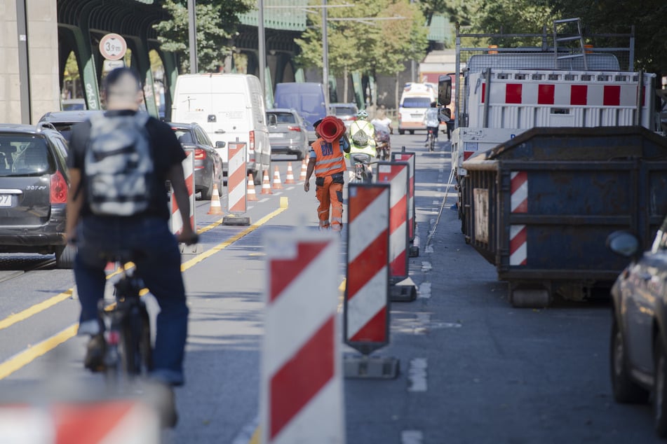 An der Schönhauser Allee wurde am Mittwoch ein Radfahrer von einem Autofahrer verletzt. (Archivbild)