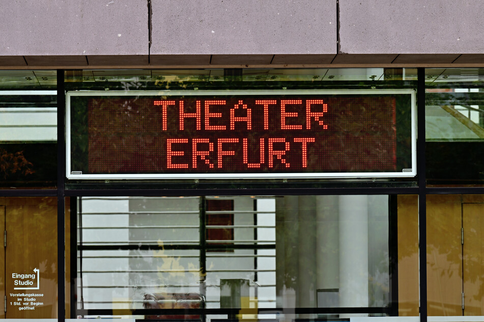 Das Erfurter Theater unter Leitung von Intendant Guy Montavon sieht sich derzeit auch mit Vorwürfen von mutmaßlichen sexuellen Übergriffen und Machtmissbrauch konfrontiert. (Archivbild)